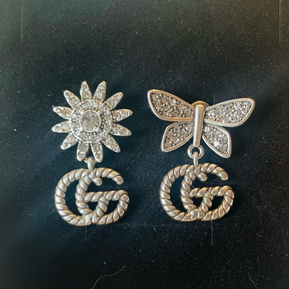 COPY - authentic Gucci Butterfly flower GG light gold mismatched dangle Earr… - Picture 3 of 4